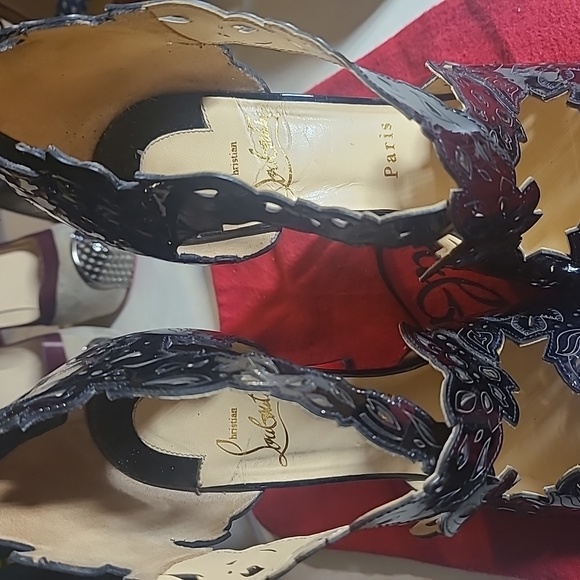 Christian Louboutin - Picture 3 of 8